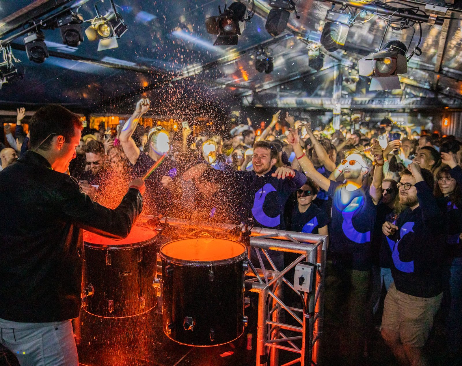 AquaDrums-drummer tijdens een live show